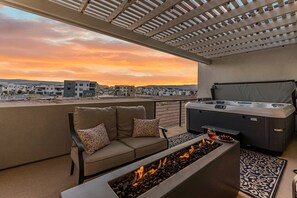 Maison mitoyenne, 4 chambres | Terrasse/Patio