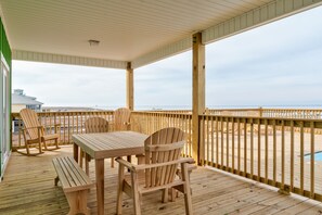 House, 5 Bedrooms | Outdoor dining - Beautiful C's - 2924 Bienville Blvd 5 Bedroom Home (Dauphin Island)