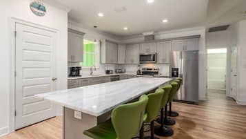 House, 5 Bedrooms | Private kitchen | Fridge, oven, coffee/tea maker, toaster