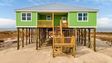 House, 5 Bedrooms | Exterior