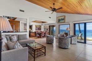 Condo, 2 Bedrooms | Living area