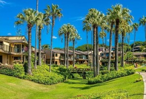 Condo, 2 Bedrooms | Property grounds