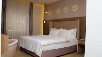 Suite Premium | Meja kerja, ruang kerja ramah laptop, Wi-Fi gratis, dan seprai linen