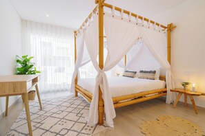 5 Schlafzimmer, Schreibtisch, Bügeleisen/Bügelbrett, Reisekinderbett