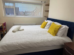 3 bedrooms, free WiFi, bed sheets