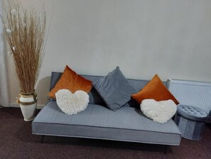 Living area - 3 Bed House - Sleeps 6 - Parking - Wifi (Leicester)