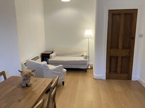 Apartment | Living area | TV - Suitable for Couple or Young Family (Edinburgh)