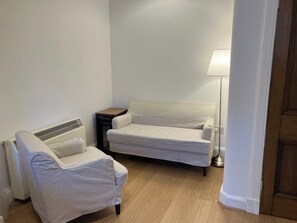 Apartamento | Área de estar | TV