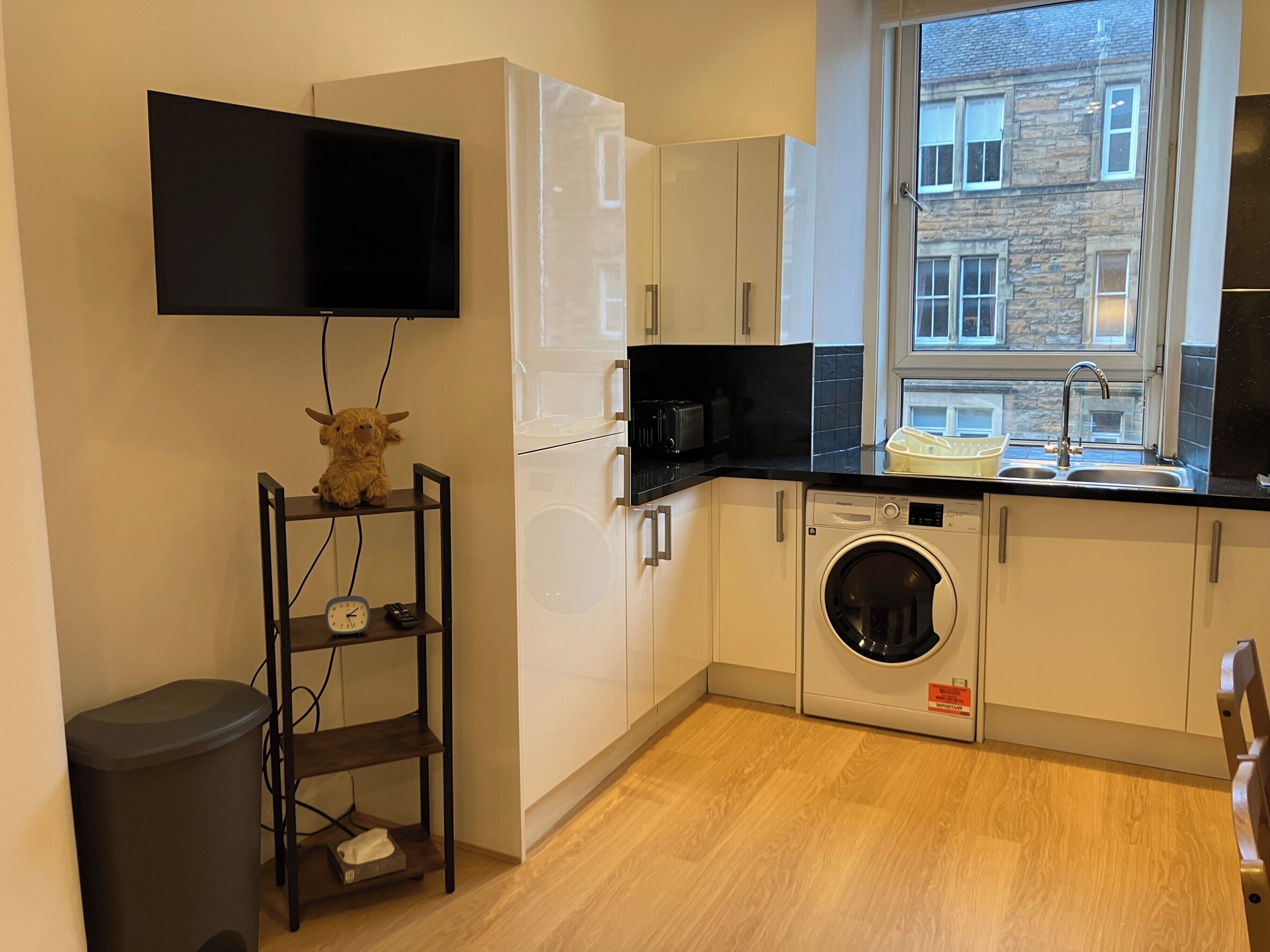 Apartment | Private kitchen | Fridge, microwave, oven, stovetop