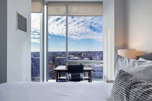 2 bedrooms, desk, iron/ironing board, WiFi - Luxury 2 BR Apt with Gym (Stamford, CT)