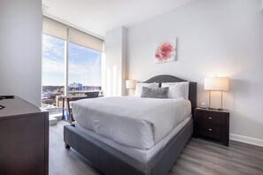 2 bedrooms, desk, iron/ironing board, WiFi