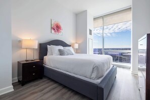 2 bedrooms, desk, iron/ironing board, WiFi