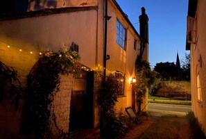 Exterior - Local Pubs, Walking Routes, Cottage w Parking (Canterbury)