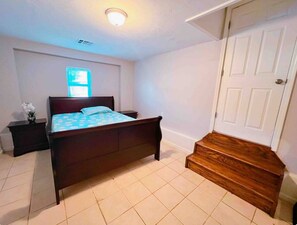 3 bedrooms, iron/ironing board, Internet, bed sheets