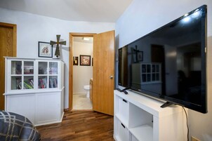 House, 2 Queen Beds, Patio, Garden View (To The Stars) | Interior