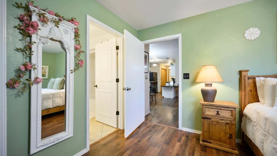 To the Stars Secluded 2 BDR