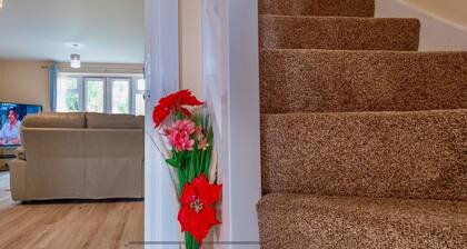 Cosy Home-sleeps 5- Private Garden- Free Parking