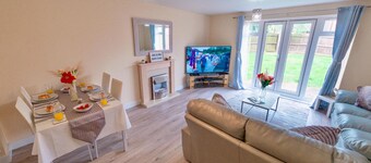 Cosy Home-sleeps 5- Private Garden- Free Parking
