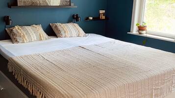 4 bedrooms, WiFi, bed sheets