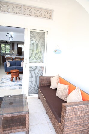 Living area - Buwate Hill View Luxury Suites (Buwate)