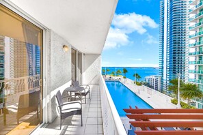 Pool - Modern Brickell Condo | Free Parking | City View (Brickell)
