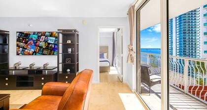 Modern Brickell Condo | Free Parking | City View