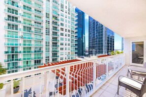 Property grounds - Modern Brickell Condo | Free Parking | City View (Brickell)