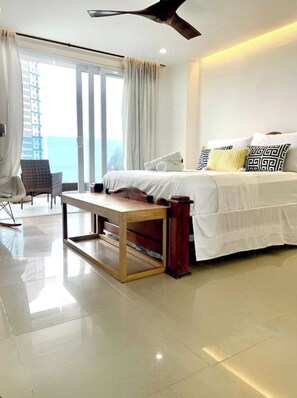 4 habitaciones, tabla de planchar con plancha, wifi y ropa de cama 