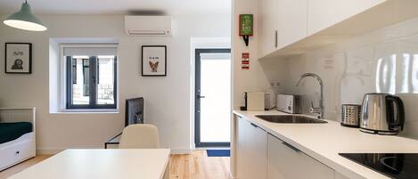 Lò vi sóng, máy rửa bát, dụng cụ pha cà phê/trà
