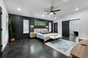 Cabin, 1 King Bed with Sofa bed, Hot Tub, Garden View (Whispering Retreat)