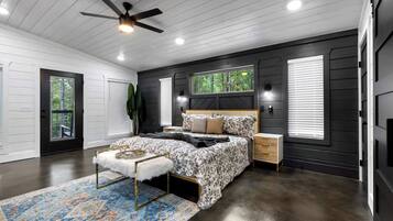 Ferienhütte, 1 King-Bett und Schlafsofa, Whirlpool, Gartenblick (Whispering Retreat) | 1 Schlafzimmer, individuell dekoriert, individuell eingerichtet