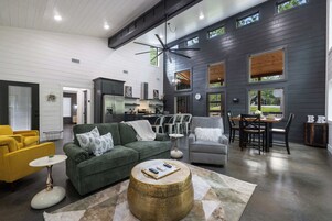 Cabin, 1 King Bed with Sofa bed, Hot Tub, Garden View (Whispering Retreat) | Living area
