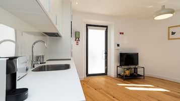 Micro-ondas, lava-louças, cafeteira/chaleira