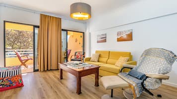 Apartamento | Zona de estar | Una televisión