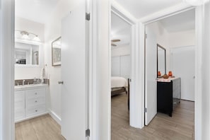 2 habitaciones, escritorio, cuna de viaje y wifi