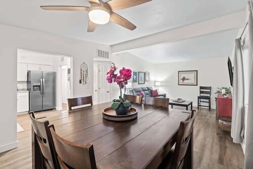 UofA & Gem Show Access | Charming 2BR Duplex Unit