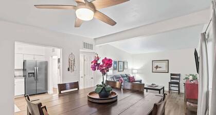UofA & Gem Show Access | Charming 2BR Duplex Unit