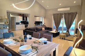 House, 2 Bedrooms, Smoking, Balcony | Dining room - La Casa di Kosta - Kontogialos Beach (Corfu)