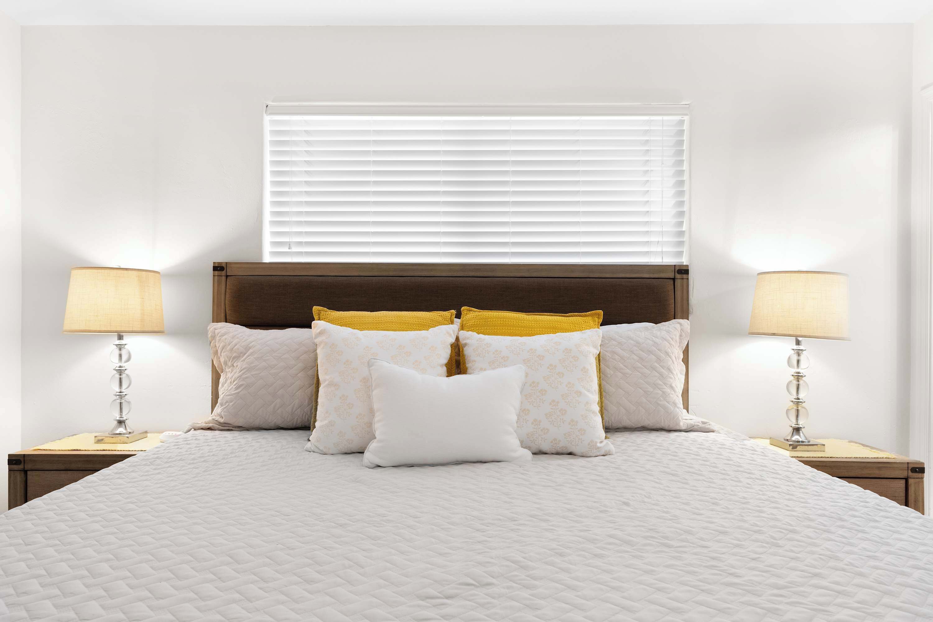 2 Schlafzimmer, Schreibtisch, Bügeleisen/Bügelbrett, Reisekinderbett