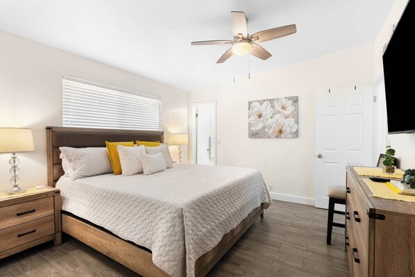 2 bedrooms, desk, iron/ironing board, travel cot