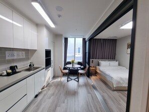 Premium Room | Desk, soundproofing, free WiFi, bed sheets - Sky Castle (Yangju)