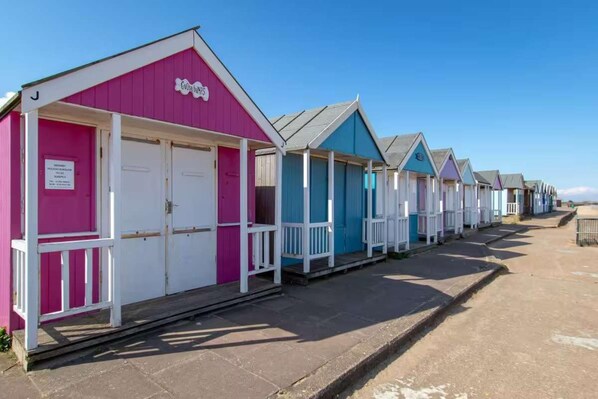 Chalet | Exterior - Seaside 3 Bed, dog Friendly Caravan in Mablethorpe (Mablethorpe)