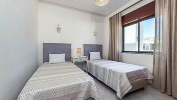 Apartment | 2 bedrooms, iron/ironing board, free WiFi, bed sheets