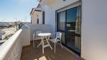 Apartment | Outdoor dining