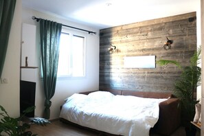 1 bedroom, iron/ironing board, travel cot, WiFi