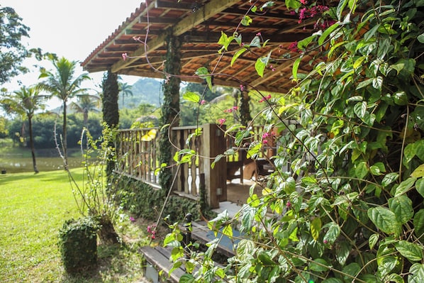 Vista frontal de la propiedad