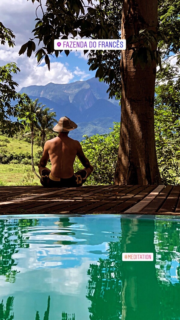 Outdoor pool, pool loungers - Fazenda do Francês Guest House (Cachoeiras de Macacu)