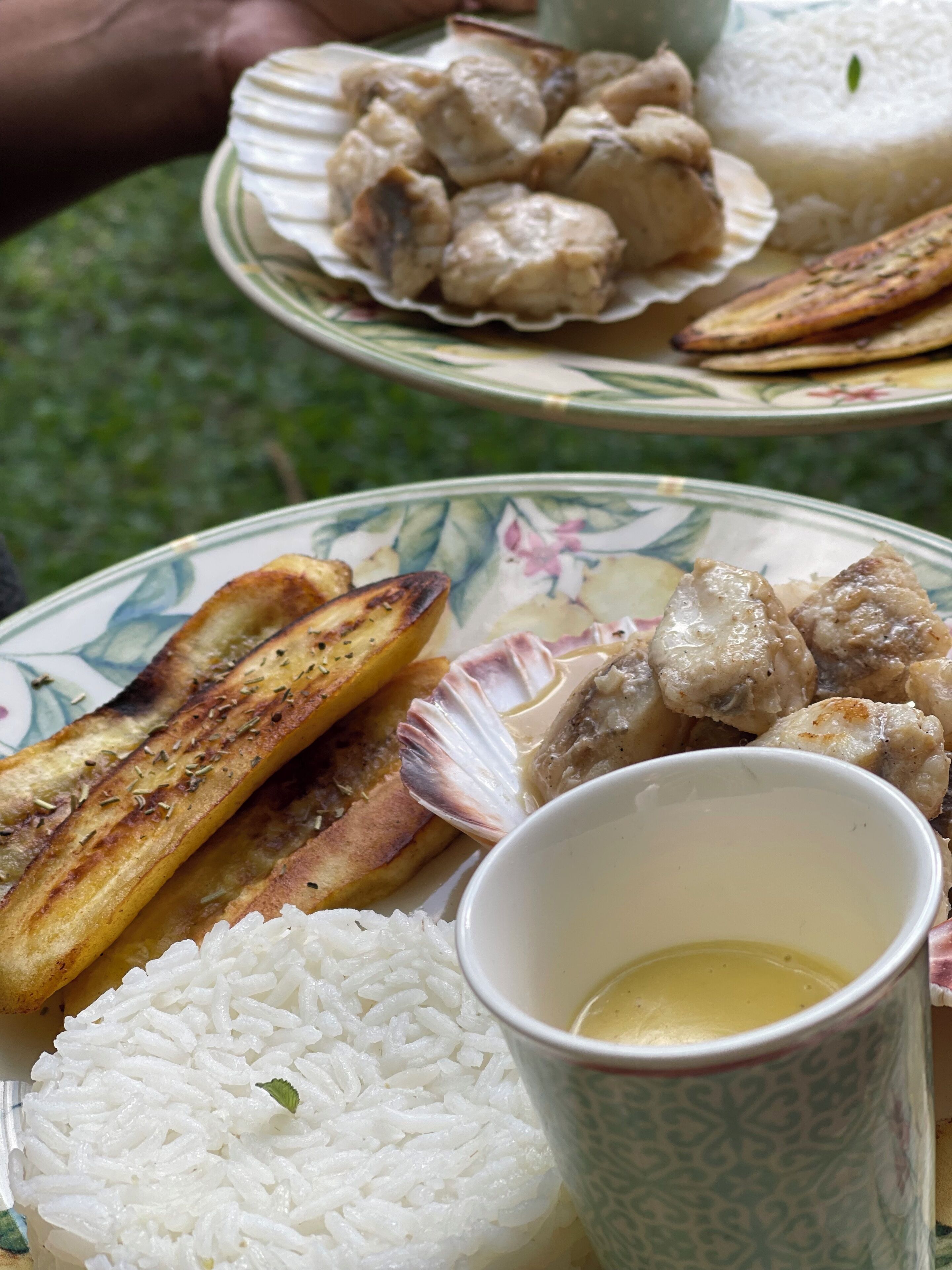 A plate with white rice, grilled plantains, and grilled chicken.
