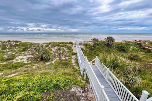 Historical Home, Beach Access - Oceanfront Oasis