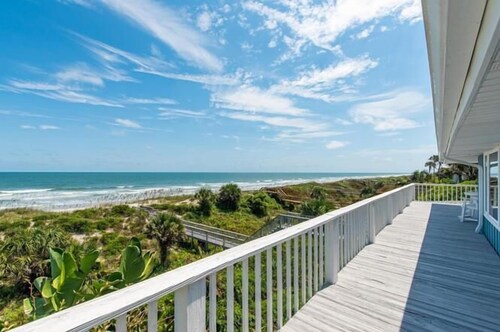 Historic Oceanfront Home: Crescent Beach + GameRm